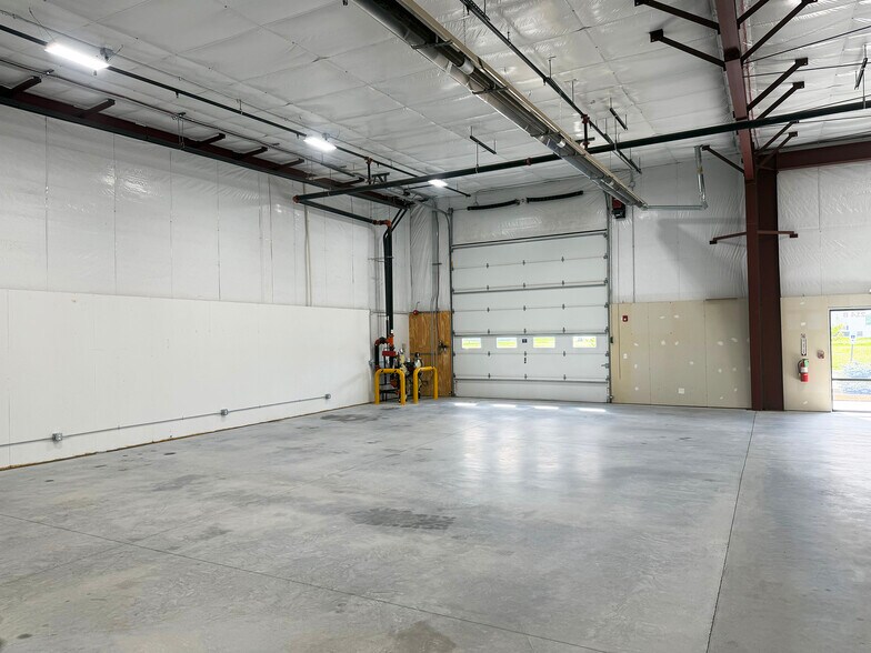 More Photos Of 214 W South St, Elburn Industrial For Lease