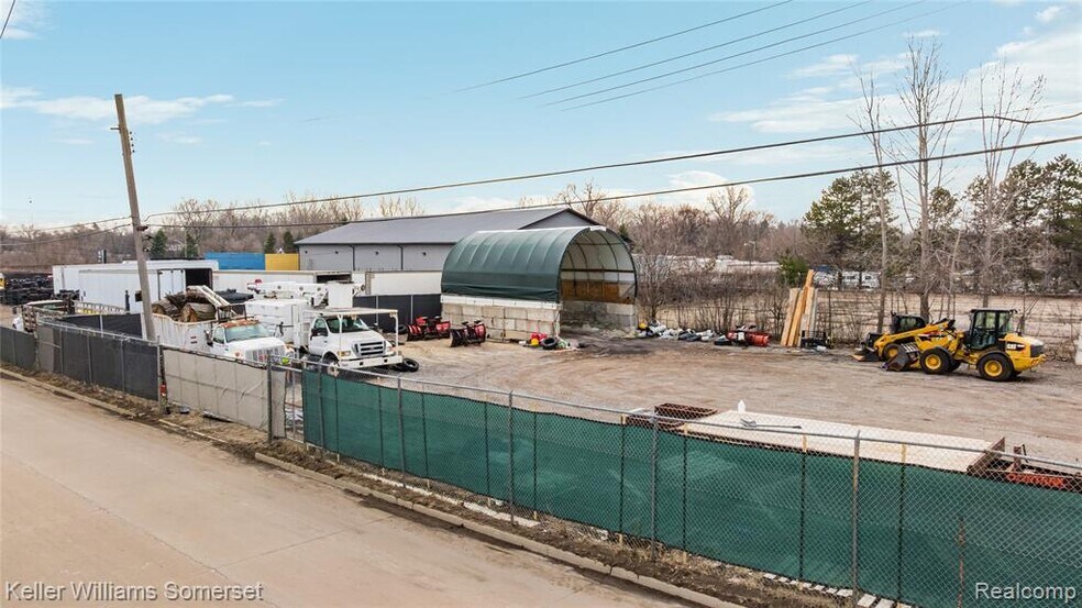 More Photos Of 121 E Montcalm St, Pontiac Land For Lease