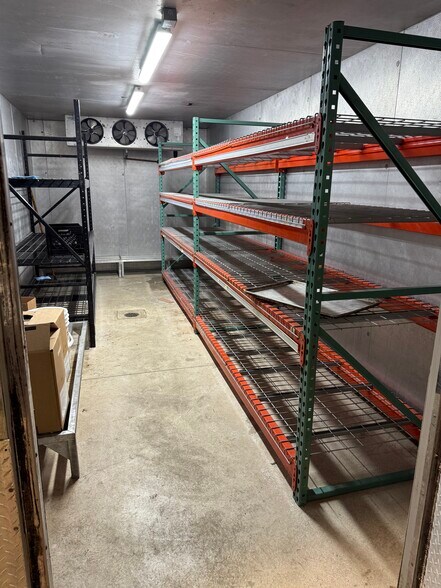 More Photos Of 479 Ferguson Rd, Dunbar Refrigeration Cold Storage For Sale