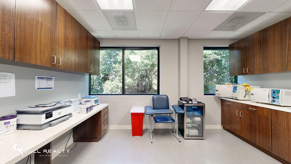 More Photos Of 10680 Medlock Bridge Rd, Duluth Medical For Lease