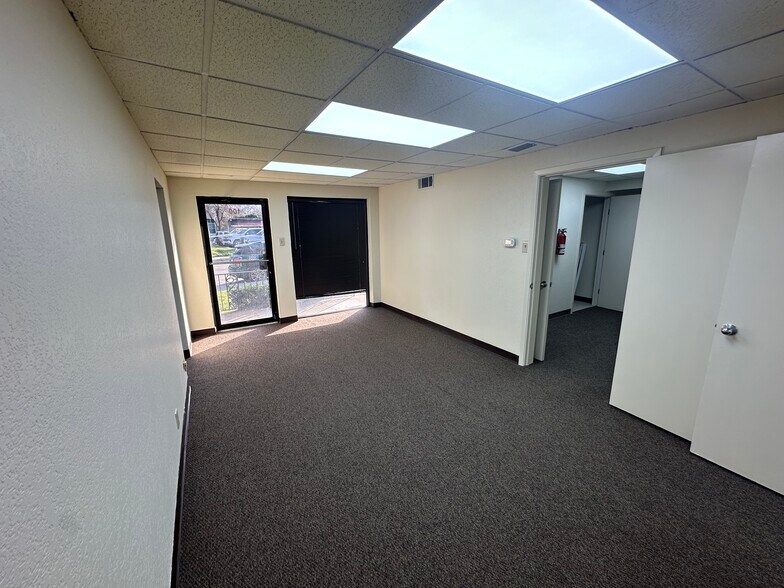 More Photos Of 12803 Demetra Dr, Farmers Branch Office Residential For Lease