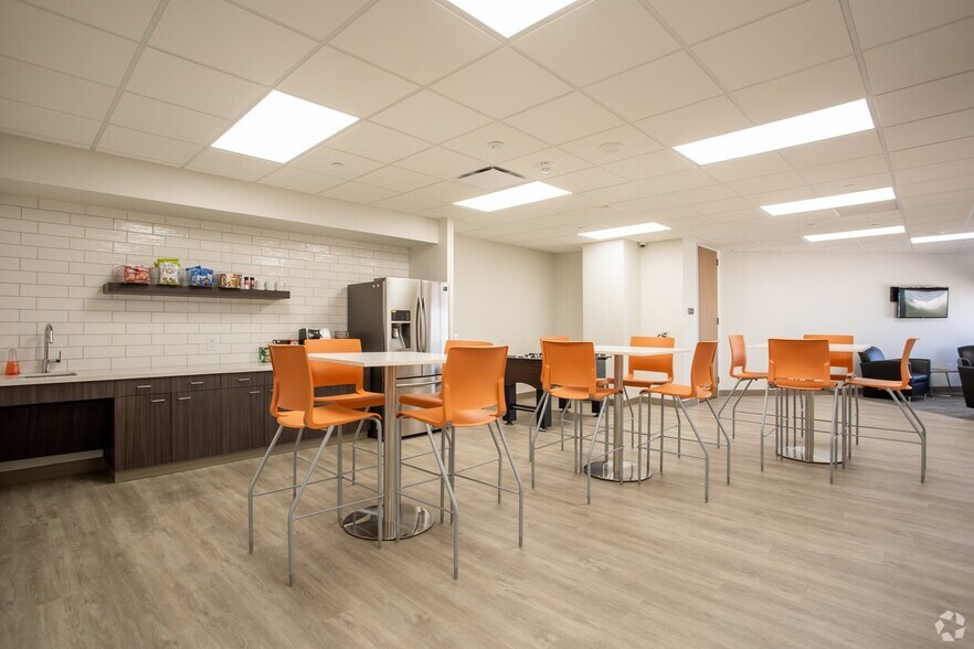 More Photos Of 45 NE Loop 410, San Antonio Office For Lease