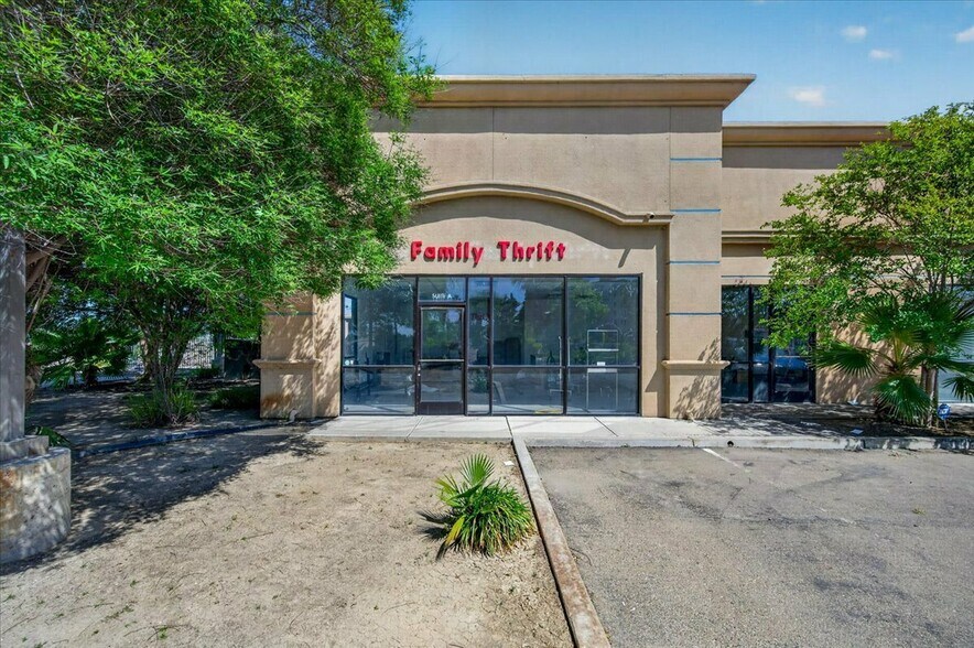 More Photos Of 8339 W Elm Ave, San Joaquin General Retail For Lease