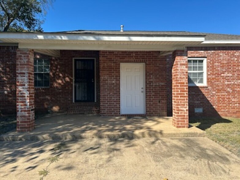 Primary Photo Of 6709 Wayne Dr, North Little Rock Service For Lease