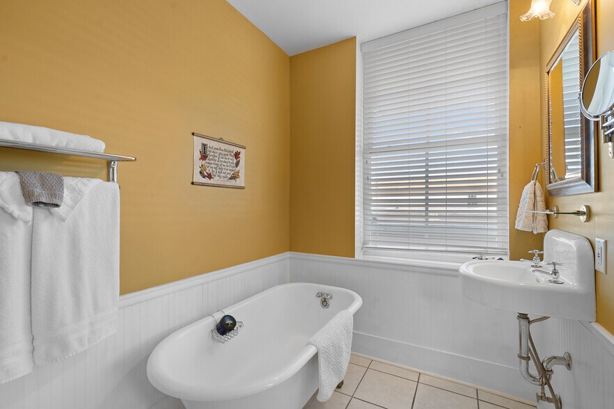 More Photos Of 108 Cumberland St E, Cowan Specialty For Sale