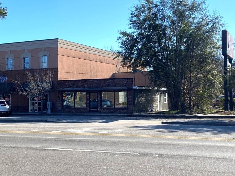 More Photos Of 139 N Main St, Summerville Storefront For Lease