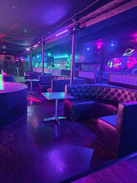 More Photos Of 8604 Jensen Dr, Houston Bar For Sale