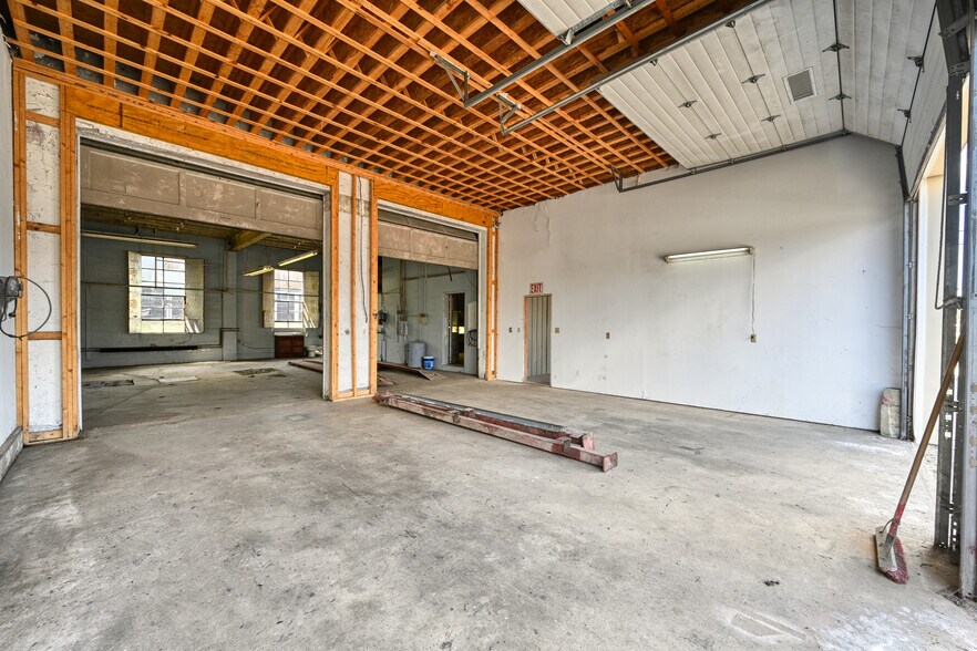 More Photos Of 74 Route 133, Winthrop Flex For Sale