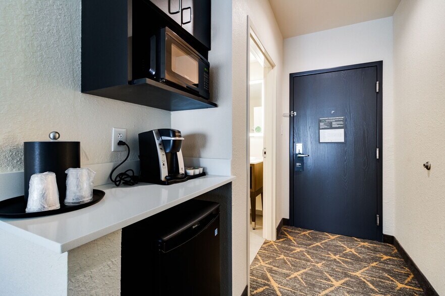 More Photos Of 1800 Martin Luther King Blvd, Houma Hotel For Sale