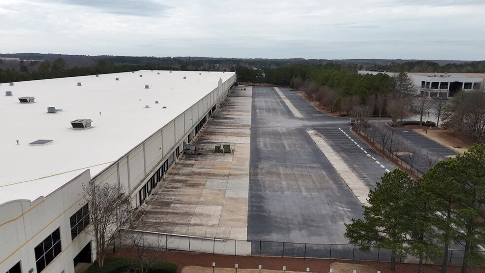 More Photos Of 237 Greenwood Industrial Ct, McDonough Distribution For Lease