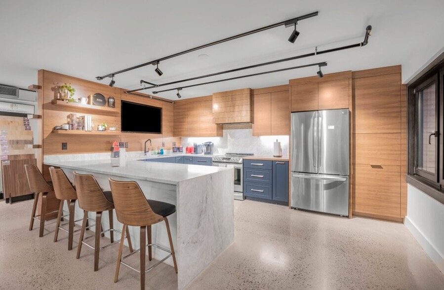 More Photos Of 810 N Lilac Dr, Golden Valley Loft Creative Space For Sale
