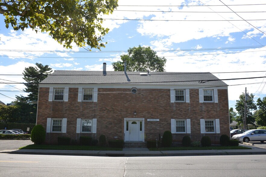 More Photos Of 270 White Plains Rd, Eastchester Medical For Lease