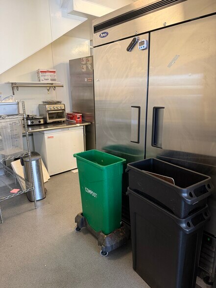 More Photos Of 226 Marine Ave, Newport Beach Storefront For Lease