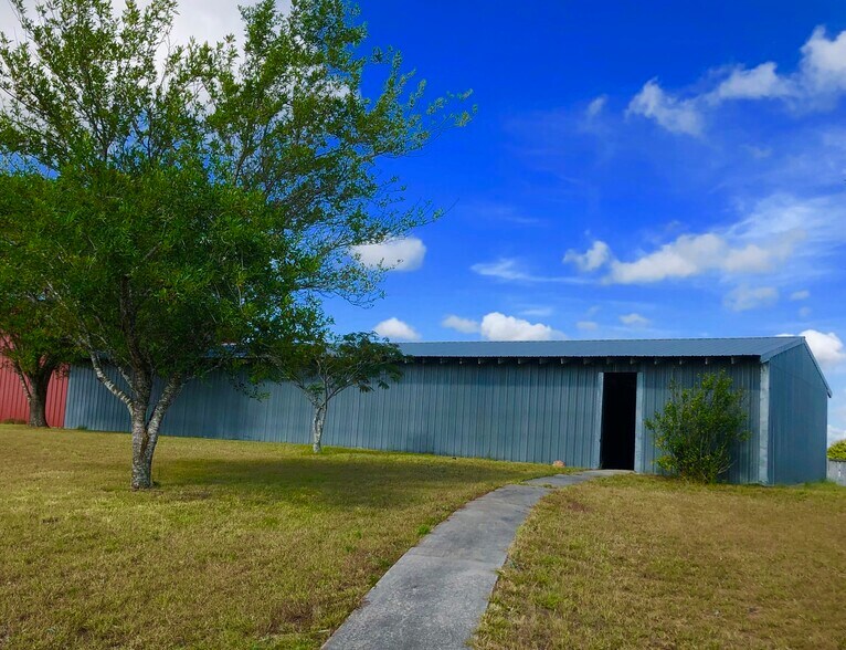 More Photos Of 8101 Coulver Rd, Austin Mixed Retail For Lease