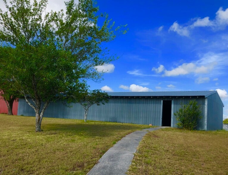 More Photos Of 8101 Coulver Rd, Austin Mixed Retail For Lease