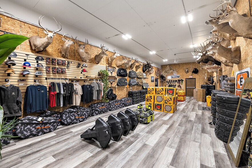 More Photos Of 47979 Van Dyke, Shelby Township Freestanding For Sale