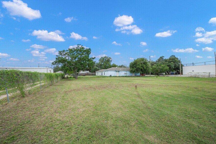 More Photos Of 1421 2nd St, Pleasanton Auto Repair For Sale