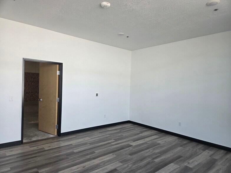 More Photos Of 3390 N Black Butte Ct, Nampa Industrial For Lease