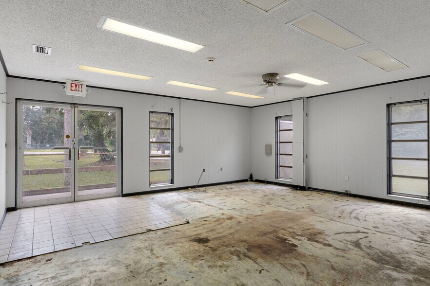 More Photos Of 377 Highway 40 W, Inglis Flex For Lease