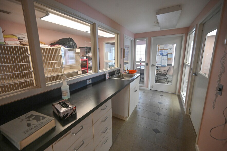More Photos Of 7189 Lee Hwy, Falls Church General Retail For Sale