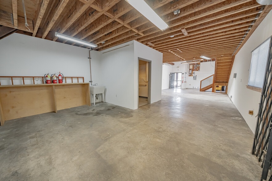 More Photos Of 2894 Ettie St, Oakland Distribution For Lease
