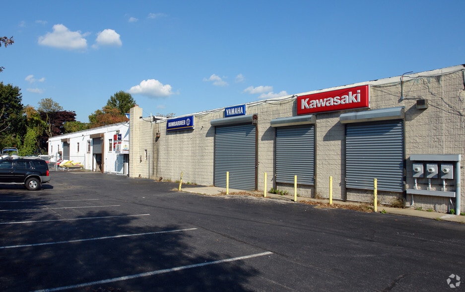 More Photos Of 6133 Jericho Tpke, Commack Storefront For Lease