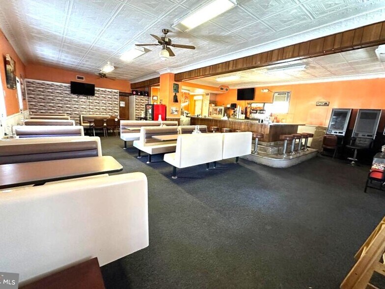 More Photos Of 15083 Summit Plz, Blue Ridge Summit Restaurant For Sale