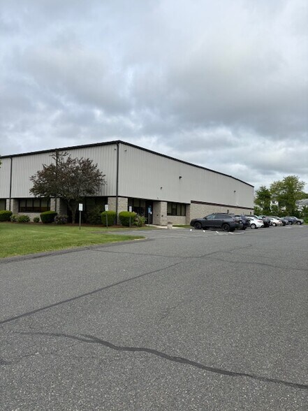 More Photos Of 260-300 Griffith Rd, Chicopee Warehouse For Lease
