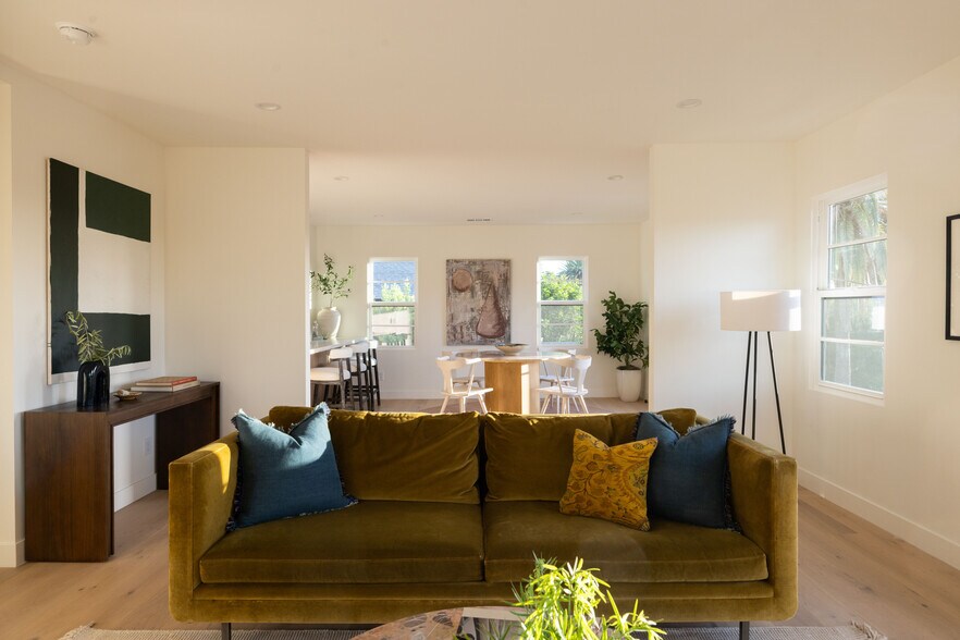 More Photos Of 1018 Manzanita St, Los Angeles Apartments For Sale