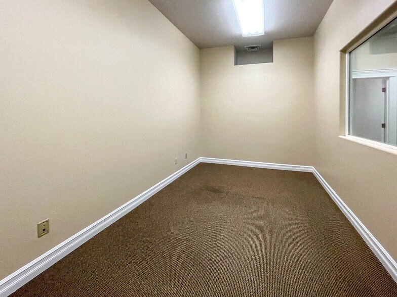 More Photos Of 2198 NE Stephens St, Roseburg Medical For Sale