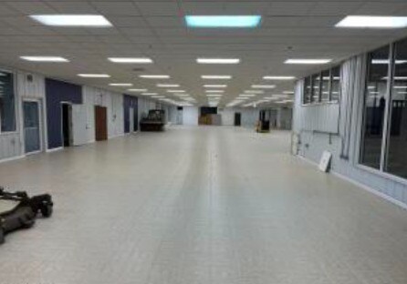 More Photos Of 3100 SW 9th Ave, Watertown Showroom For Lease