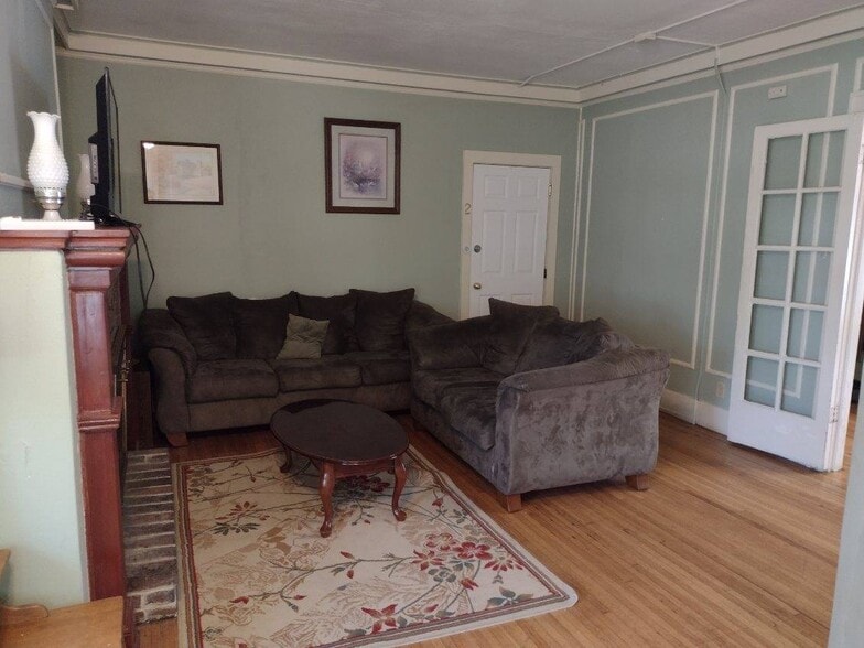More Photos Of 314 Augusta Ave, Dekalb Dormitory For Sale