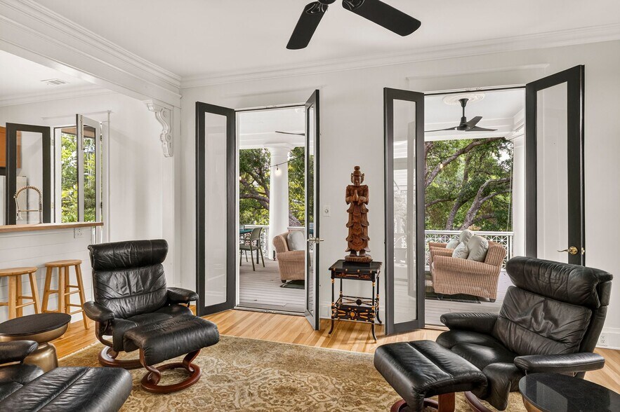 More Photos Of 107 E 35th St, Savannah Office For Sale
