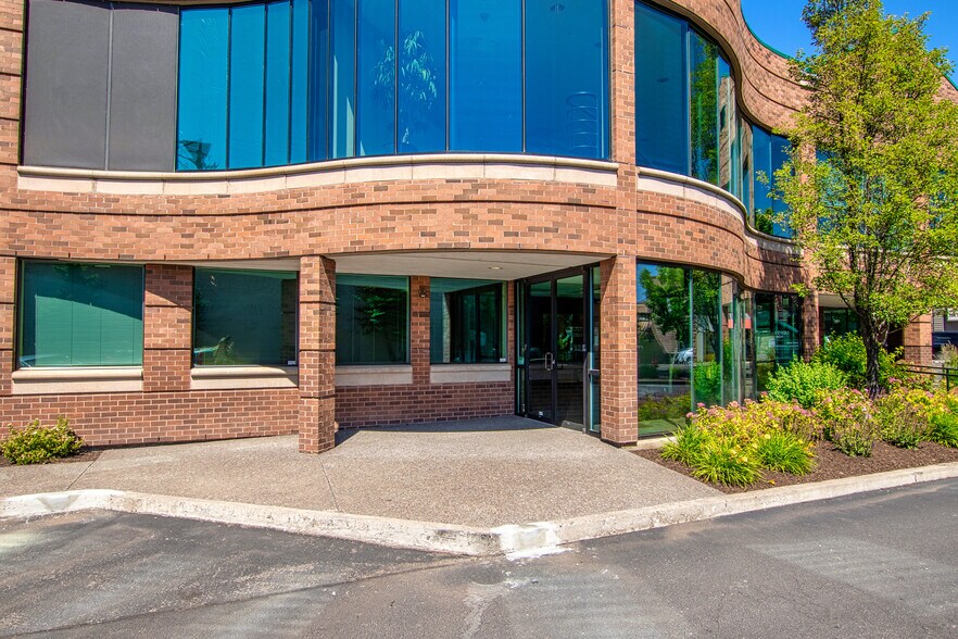 More Photos Of 141 NW Greenwood Ave, Bend Loft Creative Space For Lease