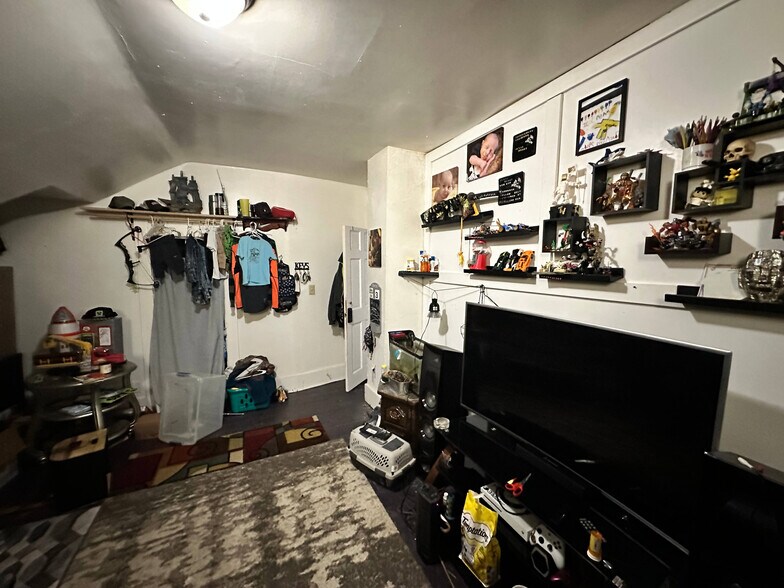 More Photos Of 1831 N C St, Elwood Apartments For Sale