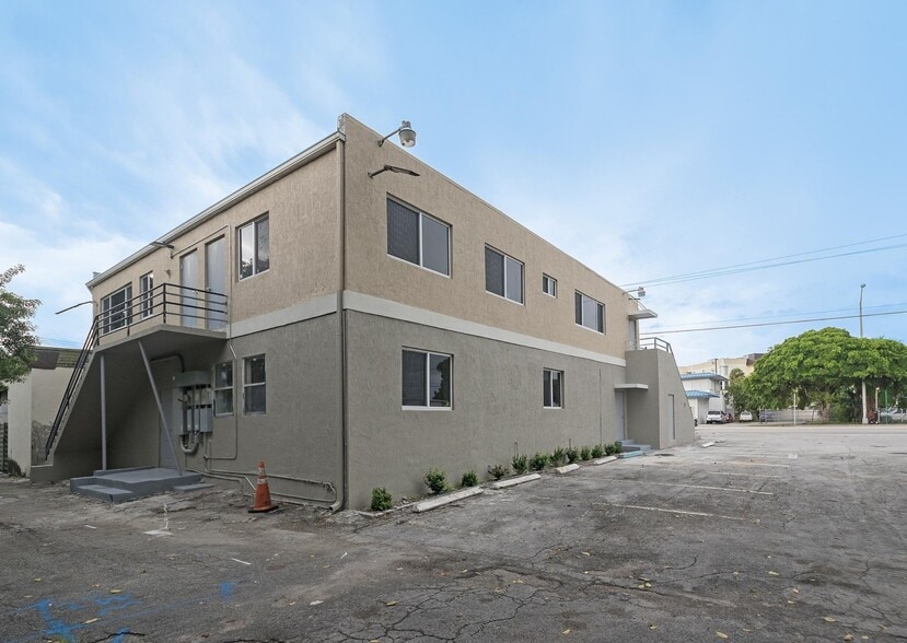 More Photos Of 11911 W Dixie Hwy, Miami Lodge Meeting Hall For Sale
