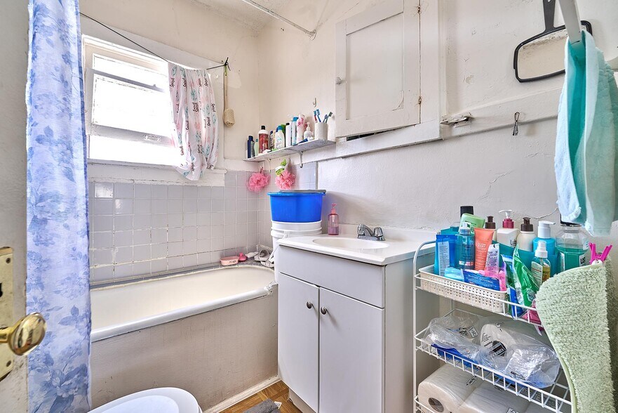 More Photos Of 3262 Monette Pl, Los Angeles Apartments For Sale