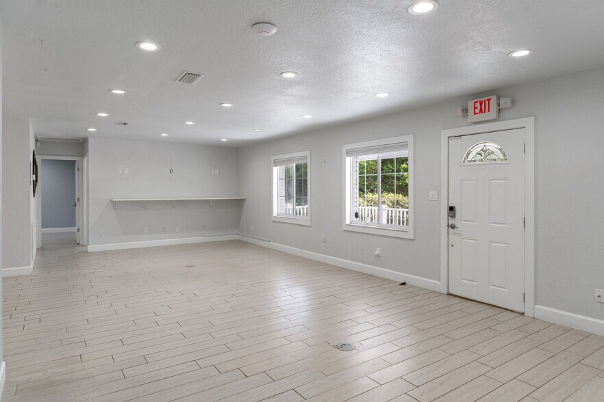 More Photos Of 17110 Gunn Hwy, Odessa Loft Creative Space For Sale