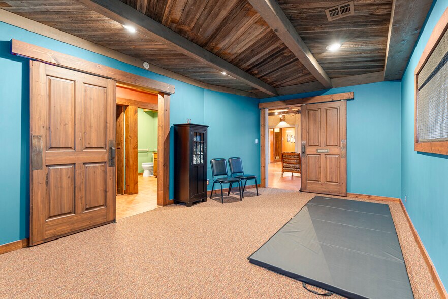 More Photos Of 3228 S Jamestown Ave, Tulsa Medical For Sale