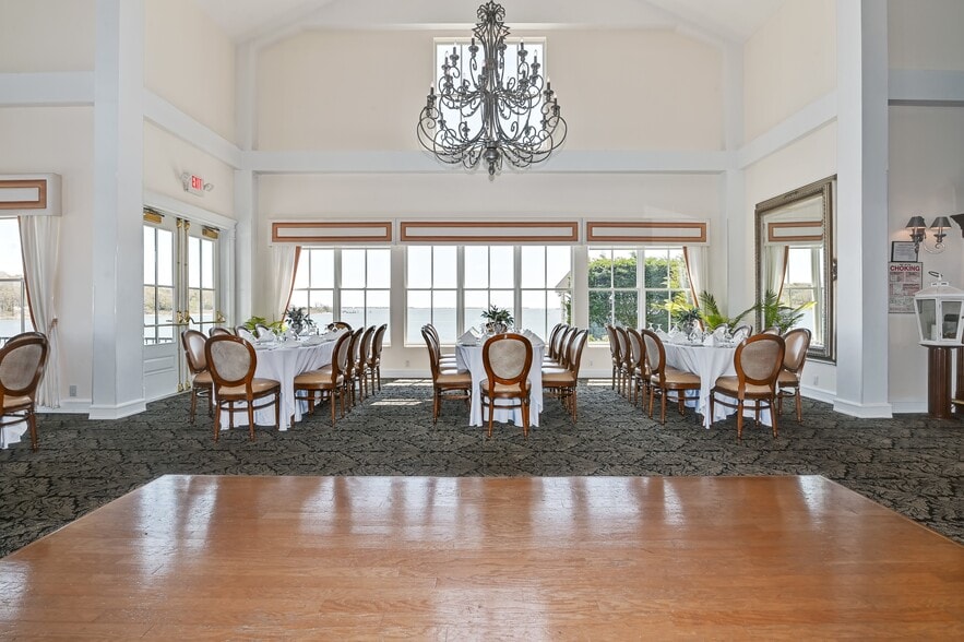 More Photos Of 56-58 S Bay Ave, Eastport Restaurant For Sale