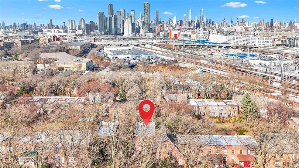 More Photos Of 3930 45th St, Sunnyside Apartments For Sale