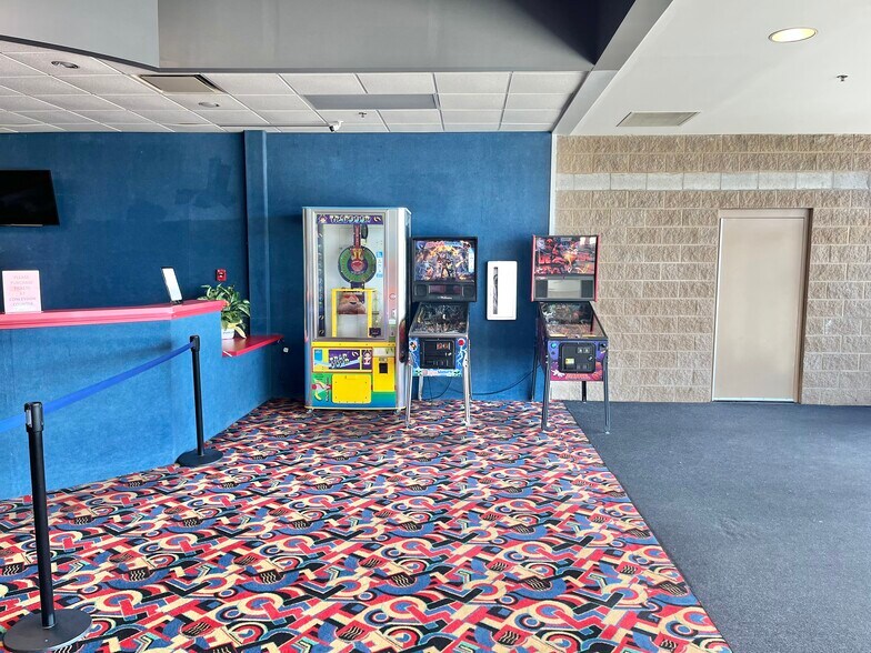 More Photos Of 1060 Mariners Dr, Warsaw General Retail For Sale