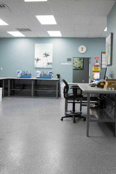 More Photos Of 9675 4th St N, Saint Petersburg Veterinarian Kennel For Lease