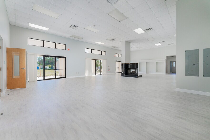 More Photos Of 37104 Clinton Ave, Dade City Office For Lease