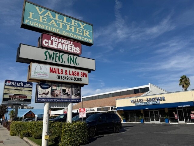 More Photos Of 15605 Ventura Blvd, Encino Unknown For Lease