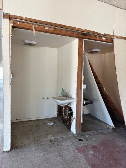 More Photos Of 6891-6893 Village Pky, Dublin Freestanding For Lease