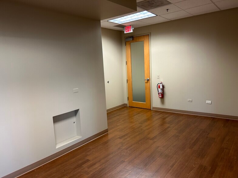 More Photos Of 770 Lake Cook Rd, Deerfield Office For Lease