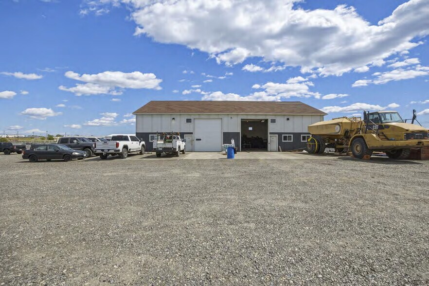 More Photos Of 2213 Henderson Loop, Richland Warehouse For Sale