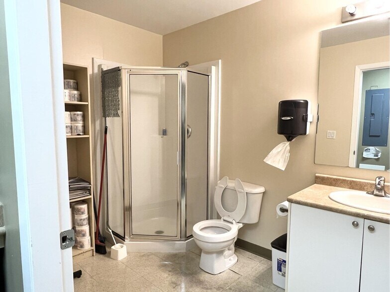 More Photos Of 998 Harbourside Dr, North Vancouver Showroom For Sale