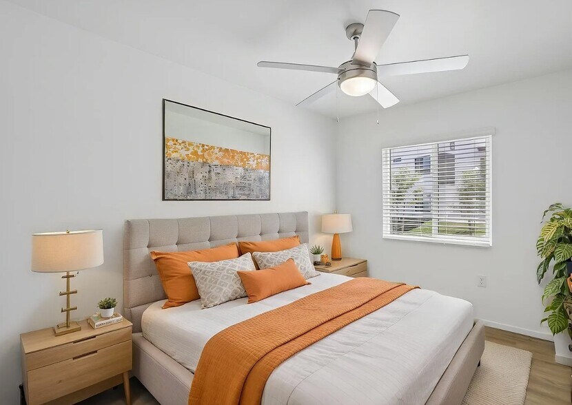 More Photos Of 6077 N 60th Ave, Glendale Dormitory For Sale